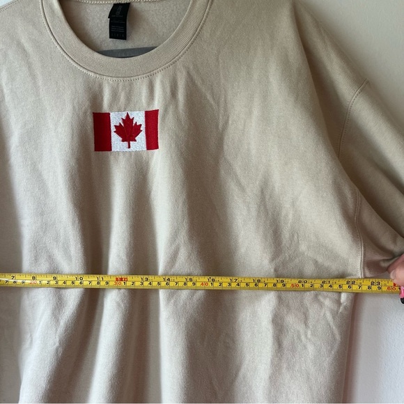 Canada Flag Beige Crewneck Sweatshirt Gildan Softstyle Unisex Large Cotton Blend - Picture 8 of 9